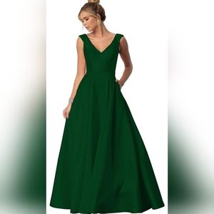 Stunning Satin Green Bridesmaid Dress (Size 14) - Timeless Elegance